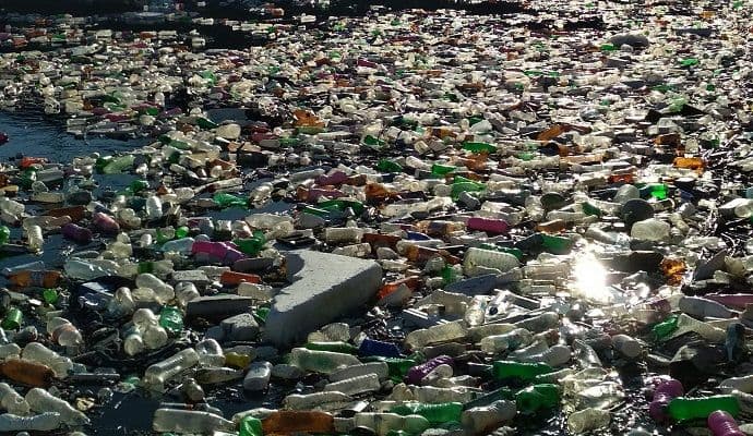 Crnogorska rijeka zatrpana smećem Crnogorska rijeka zatrpana smećem