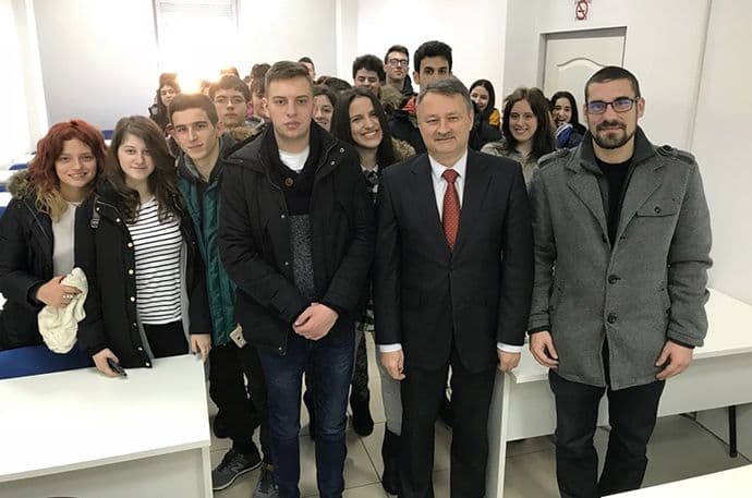 Rumunski ambasador sa mladima iz Prijestonice Cetinje Rumunski ambasador sa mladima iz Prijestonice Cetinje