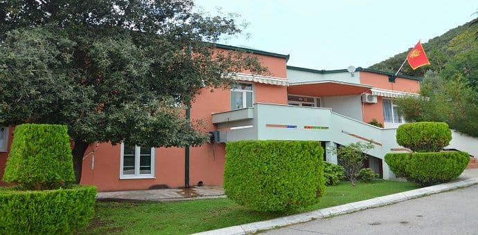 Dvogodišnje djevojčice još čekaju hraniteljsku porodicu Dvogodišnje djevojčice još čekaju hraniteljsku porodicu