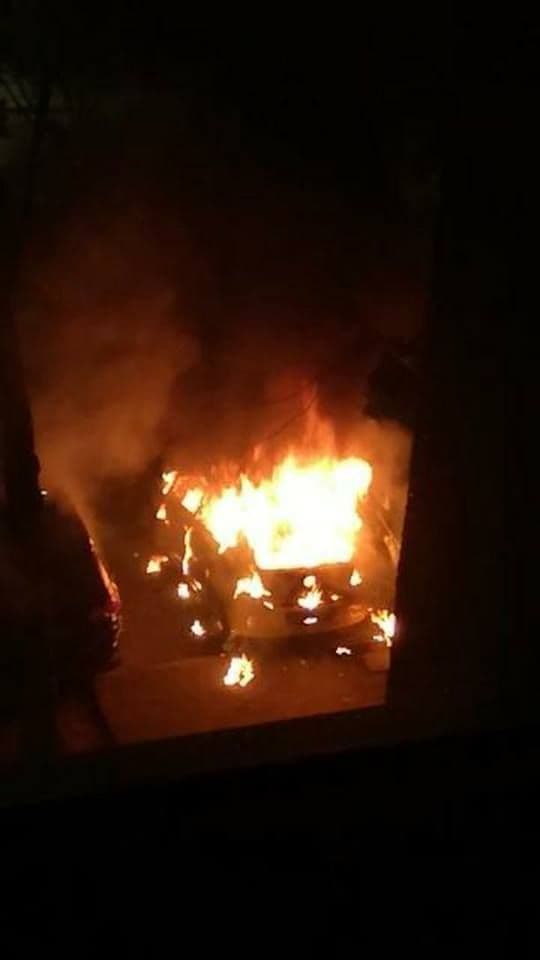 Podgorica: U požaru oštećena tri automobila Podgorica: U požaru oštećena tri automobila