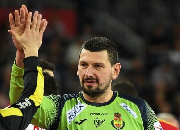 STRAŠNI ŠTERBIK: Stigao avionom u 14.30 i srušio Francuze STRAŠNI ŠTERBIK: Stigao avionom u 14.30 i srušio Francuze