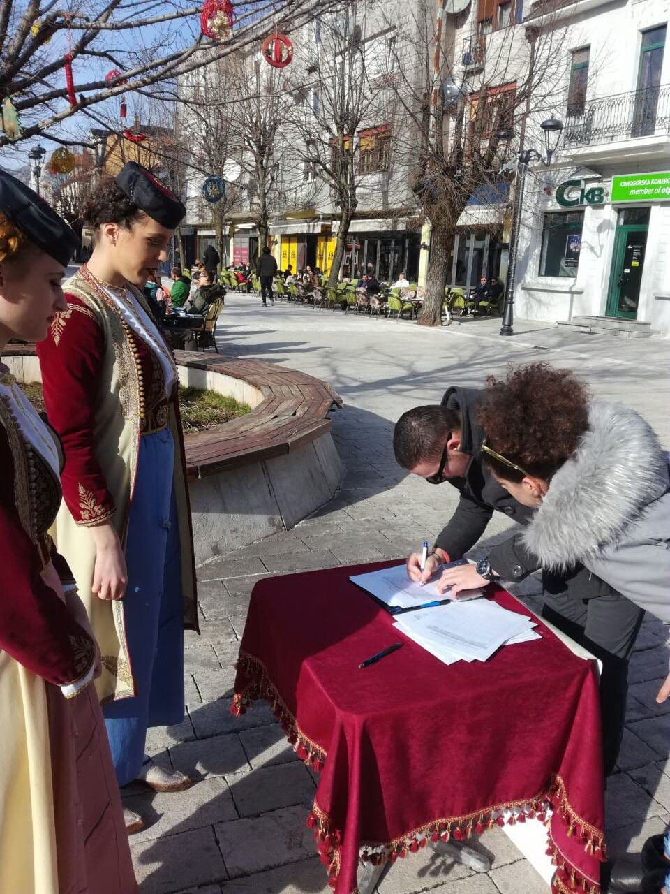 Potpisivanje peticije Potpisivanje peticije