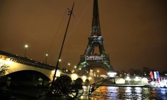 Ajfelov toranj u mraku zbog napada u Kabulu Ajfelov toranj u mraku zbog napada u Kabulu