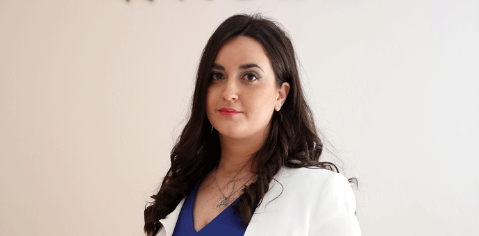 Društvo bi glasalo za ženu, ali partije se pitaju Društvo bi glasalo za ženu, ali partije se pitaju