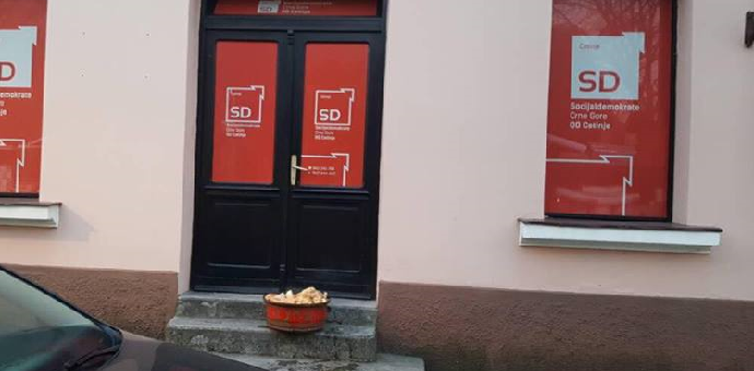 Incident: Ispred prostorija SD-a kanta splačina Incident: Ispred prostorija SD-a kanta splačina