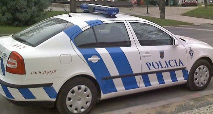 Pucnjava u školskom dvorištu, ubijen muškarac Pucnjava u školskom dvorištu, ubijen muškarac