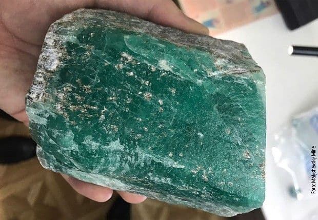 Džinovski smaragd iskopan u Rusiji Džinovski smaragd iskopan u Rusiji