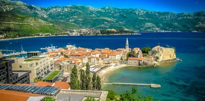 Popucala glavna ulica u Budvi Popucala glavna ulica u Budvi