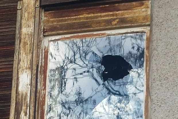 Kamenovana porodična kuća bivše supruge Olivera Ivanovića Kamenovana porodična kuća bivše supruge Olivera Ivanovića