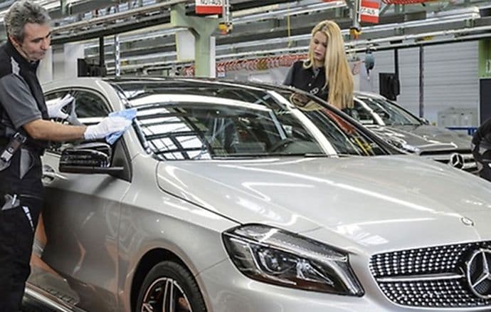 Mercedes časti zaposlene sa po 5.700 eura Mercedes časti zaposlene sa po 5.700 eura