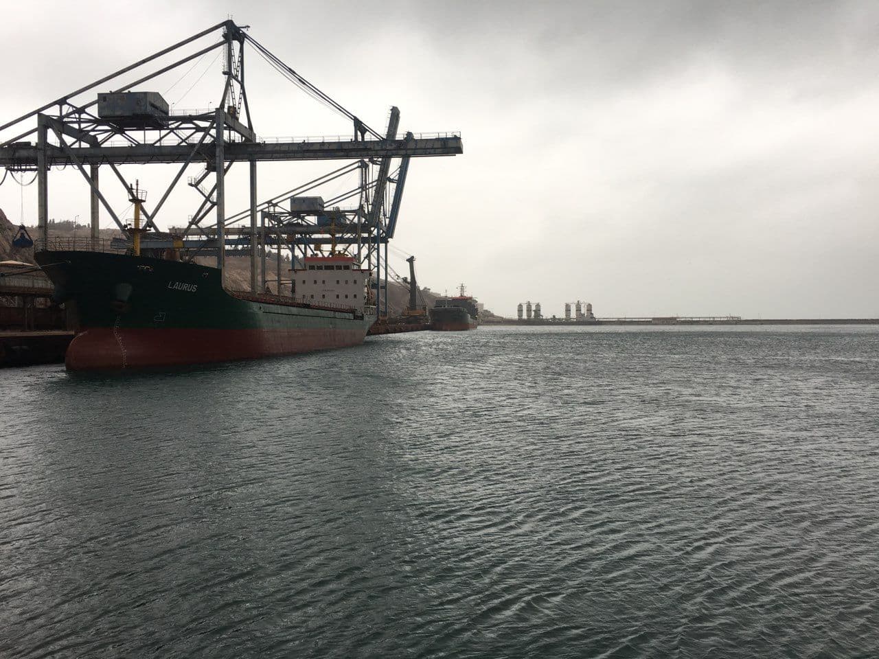 Na dokovima juče u radu bilo pet brodova (FOTO) Na dokovima juče u radu bilo pet brodova (FOTO)