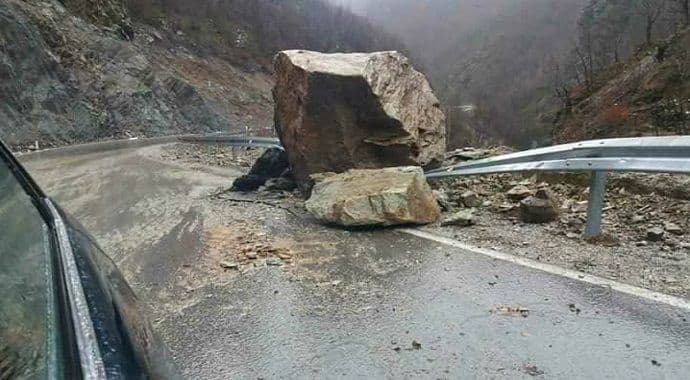 Veliki odron na putu Berane - Lubnice (Foto) Veliki odron na putu Berane - Lubnice (Foto)