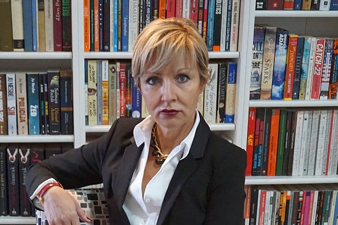 Vučić još sjedi na dvije stolice Vučić još sjedi na dvije stolice