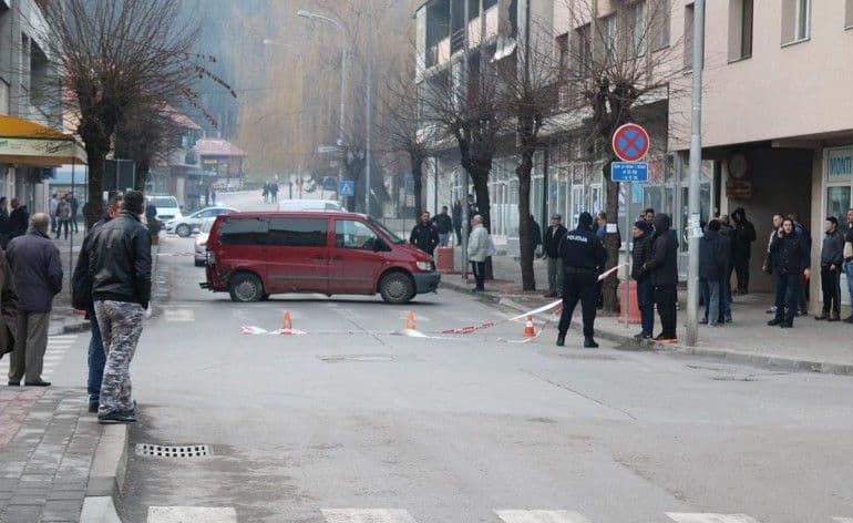 Mercedesom u kafanu Mercedesom u kafanu