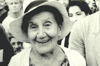 Poezija Desanke Maksimović isključena iz programa srpskog jezika Poezija Desanke Maksimović isključena iz programa srpskog jezika