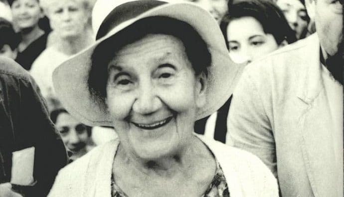 Desanka Maksimović ljubavlju sa ruskim kadetom napisala pravu bajku Desanka Maksimović ljubavlju sa ruskim kadetom napisala pravu bajku