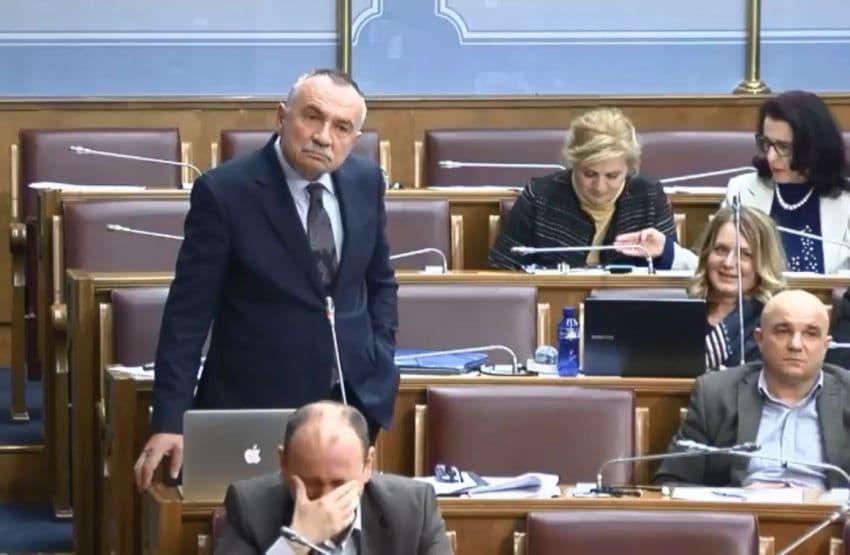 VIDEO: Viknuo "Mrš!", Knežević streknuo VIDEO: Viknuo "Mrš!", Knežević streknuo