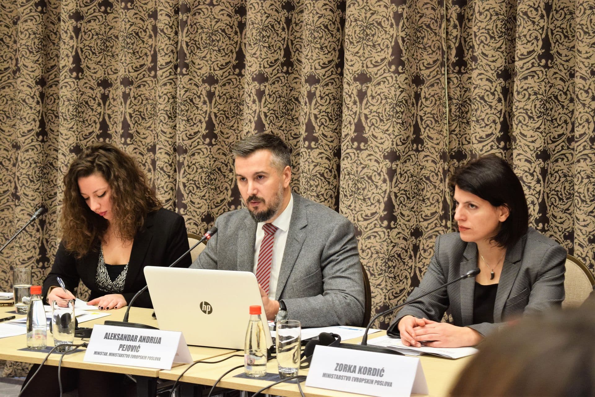 Uskladiti strategijske dokumente s ključnim prioritetima Vlade Uskladiti strategijske dokumente s ključnim prioritetima Vlade