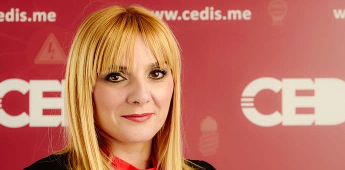 CEDIS donirao  4.900 eura Gimnaziji ''Slobodan Škerović'' CEDIS donirao  4.900 eura Gimnaziji ''Slobodan Škerović''