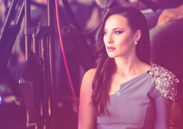 Kažu da je najelegantnija Crnogorka koja treba da bude uzor svim voditeljkama Kažu da je najelegantnija Crnogorka koja treba da bude uzor svim voditeljkama