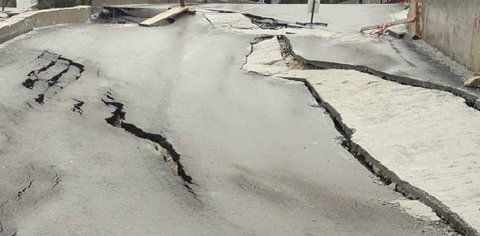 Zatvoren put u Herceg Novom, popucao asfalt Zatvoren put u Herceg Novom, popucao asfalt