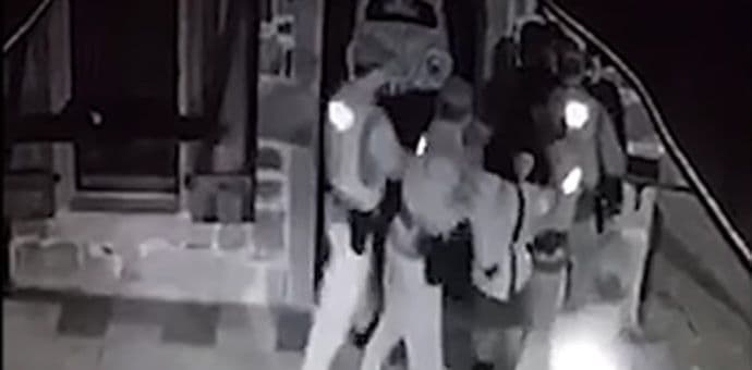 Policajci osumnjičeni za batinanje brane se sa slobode Policajci osumnjičeni za batinanje brane se sa slobode