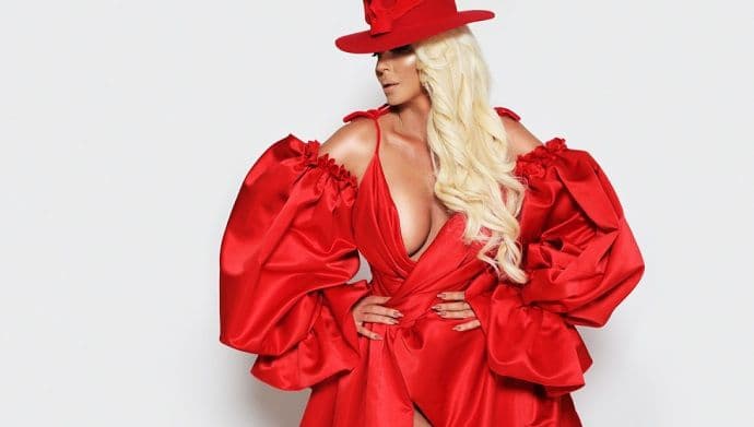 Karleuša specijalni gost Donatele Versaće Karleuša specijalni gost Donatele Versaće