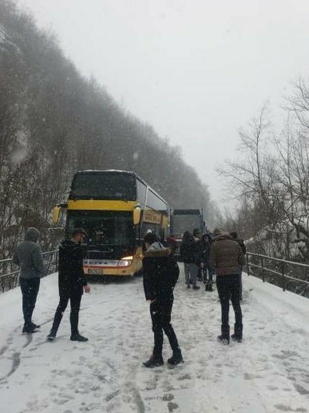 Put Podgorica - Mojkovac: Sudar autobusa i kamiona Put Podgorica - Mojkovac: Sudar autobusa i kamiona