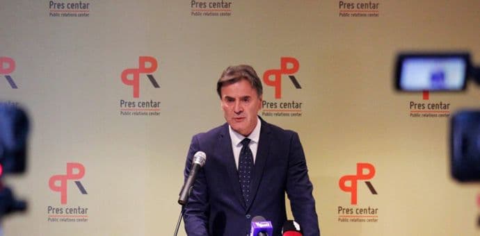 Blažić predao potpise podrške Blažić predao potpise podrške