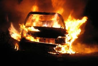 Dolijao piroman, palio vozila u PG Ilustracija