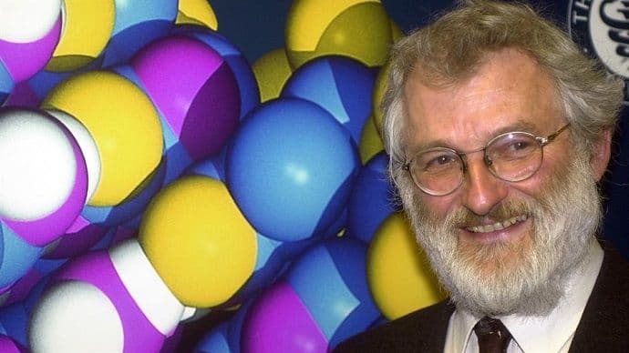 Preminuo nobelovac Džon Salston Preminuo nobelovac Džon Salston