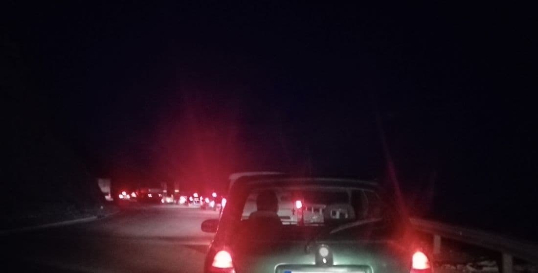 Kolone na putu Cetinje-Budva Kolone na putu Cetinje-Budva