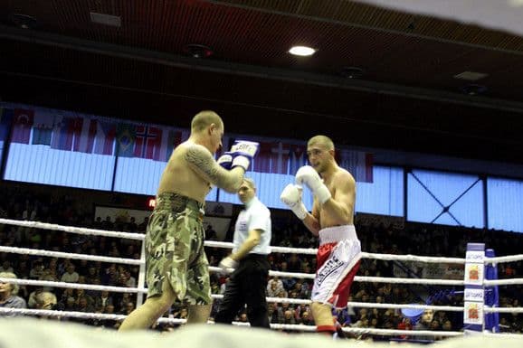 Veljko Ražnatović pobijedio nokautom u profesionalnom debiju Veljko Ražnatović pobijedio nokautom u profesionalnom debiju