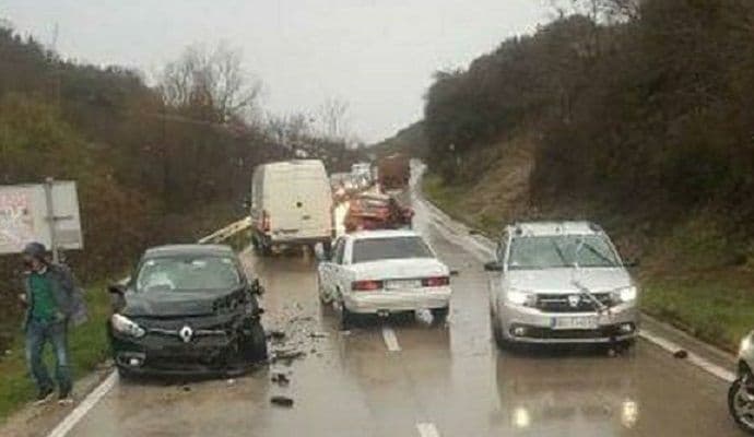 Sudar više vozila u Radanovićima Sudar više vozila u Radanovićima