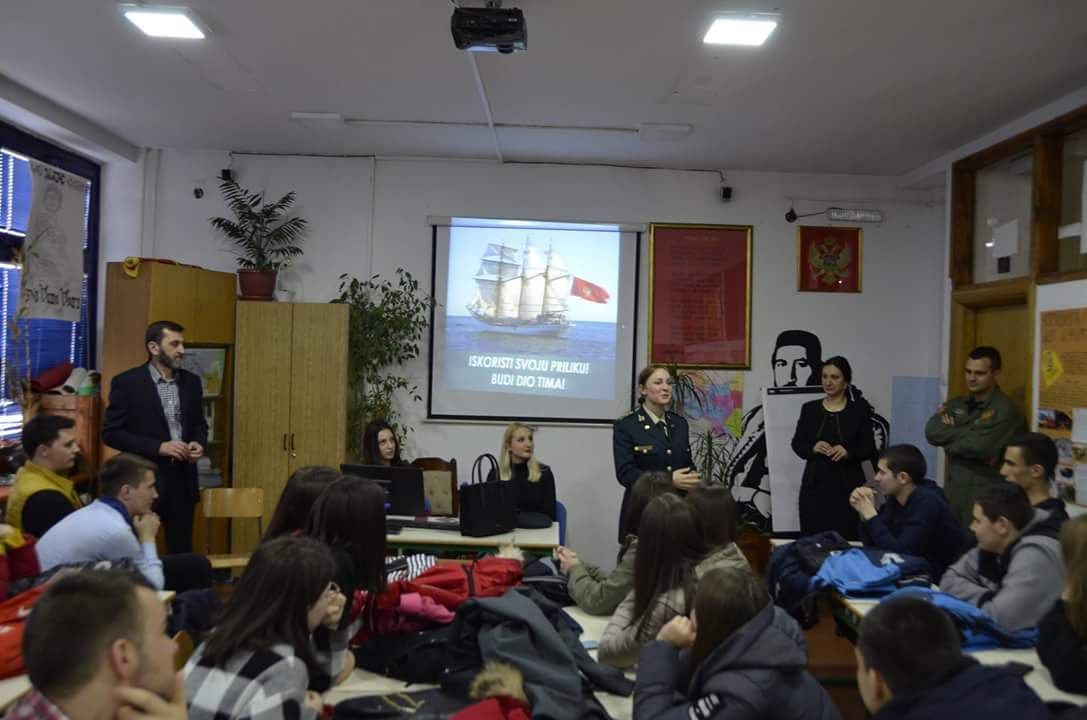 U toku promocija vojnog poziva u 18 srednjih škola iz 10 crnogorskih gradova U toku promocija vojnog poziva u 18 srednjih škola iz 10 crnogorskih gradova