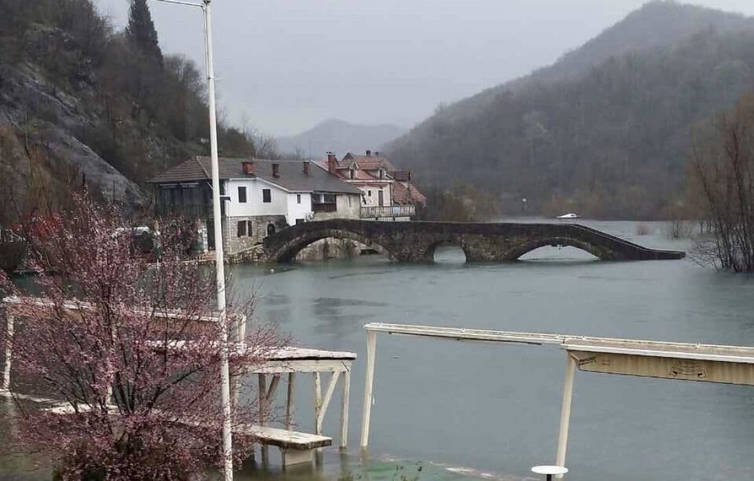 Rijeka Crnojevića: Voda ušla u kuće Rijeka Crnojevića: Voda ušla u kuće