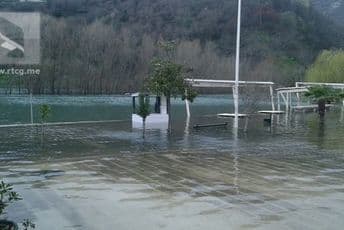 Plima i talasi kakve ne pamti Primorje