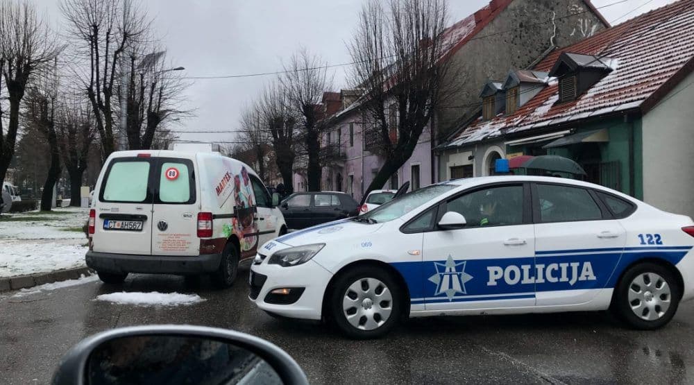 Udes na Cetinju, jedna osoba povrijeđena Udes na Cetinju, jedna osoba povrijeđena