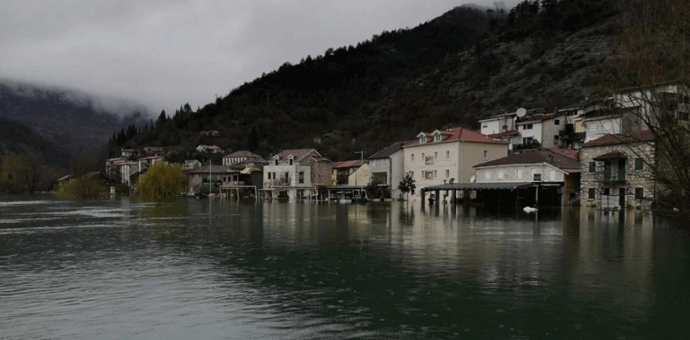 Službe pripravne, prati se stanje u ugroženim mjestima Službe pripravne, prati se stanje u ugroženim mjestima