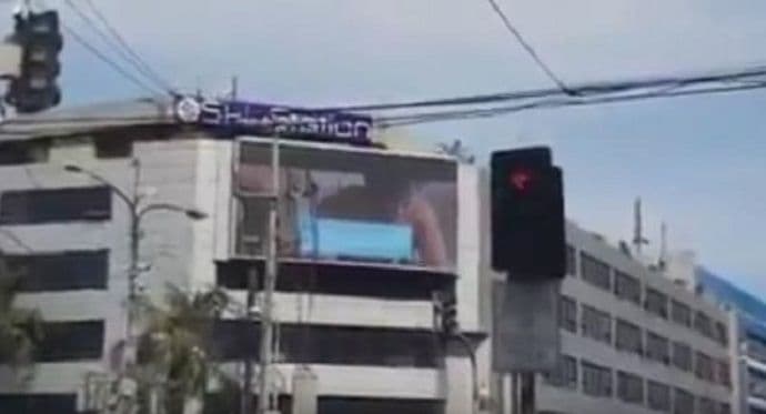 Na bilbordu u centru grada osvanuo "film za odrasle" Na bilbordu u centru grada osvanuo "film za odrasle"