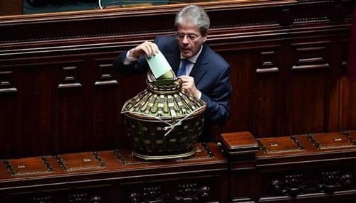 Italija: Premijer Đentiloni zvanično podnio ostavku Italija: Premijer Đentiloni zvanično podnio ostavku