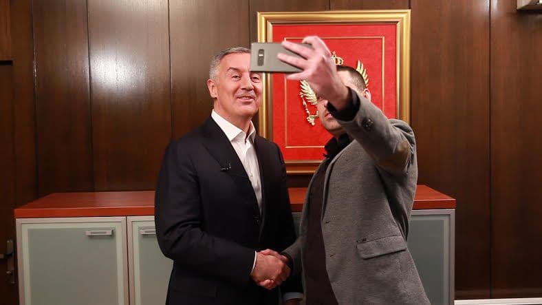 Đukanovićev prvi selfi na Fejsbuku Đukanovićev prvi selfi na Fejsbuku