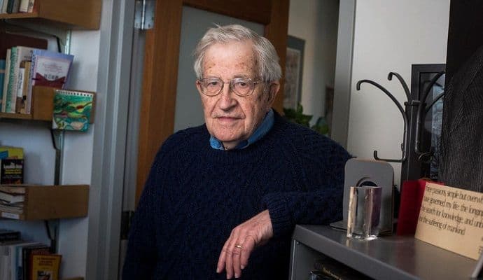 I Čomski potpisao: Crnogorci, Srbi, Hrvati i Bošnjaci govore istim jezikom I Čomski potpisao: Crnogorci, Srbi, Hrvati i Bošnjaci govore istim jezikom