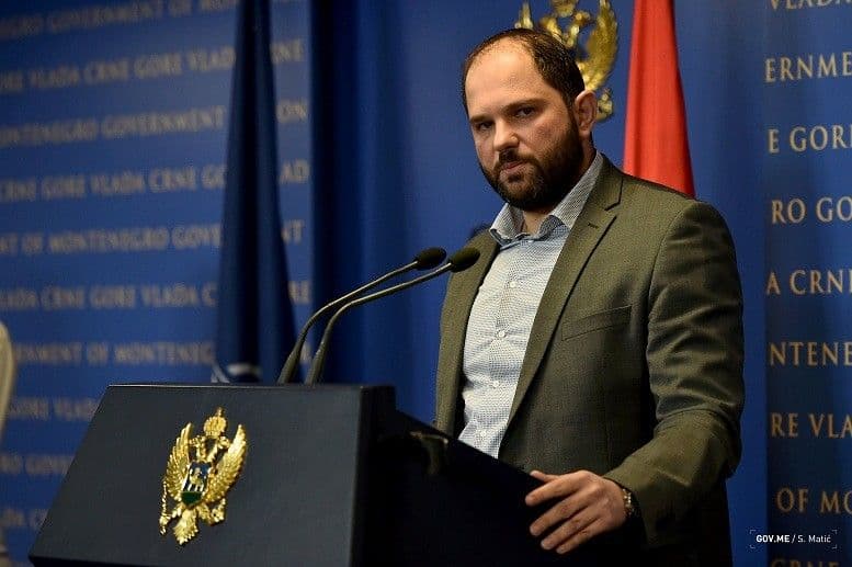 Javni dug na kraju 2017. godine 65,1 % BDP-a Javni dug na kraju 2017. godine 65,1 % BDP-a