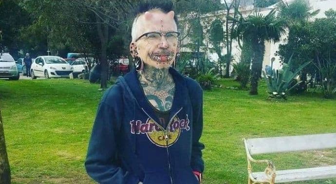 Živopisan lik šeta Podgoricom Živopisan lik šeta Podgoricom