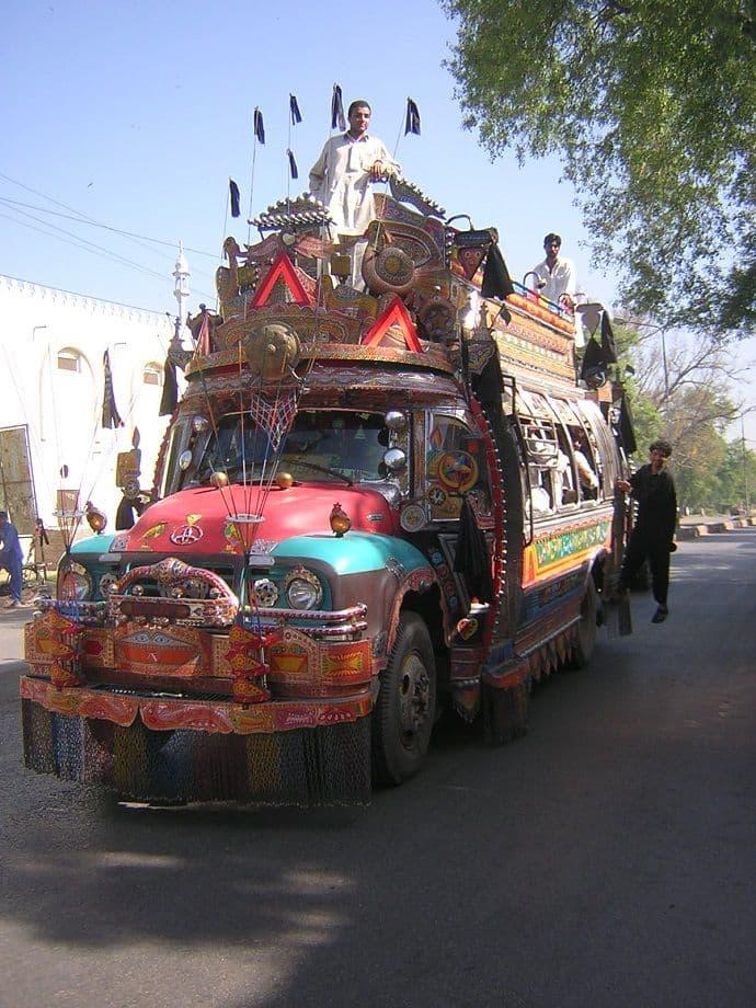 autobus-pakistan-mira-folic