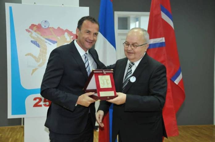 Pajkoviću priznanje za doprinos i razvoj odbojke Pajkoviću priznanje za doprinos i razvoj odbojke