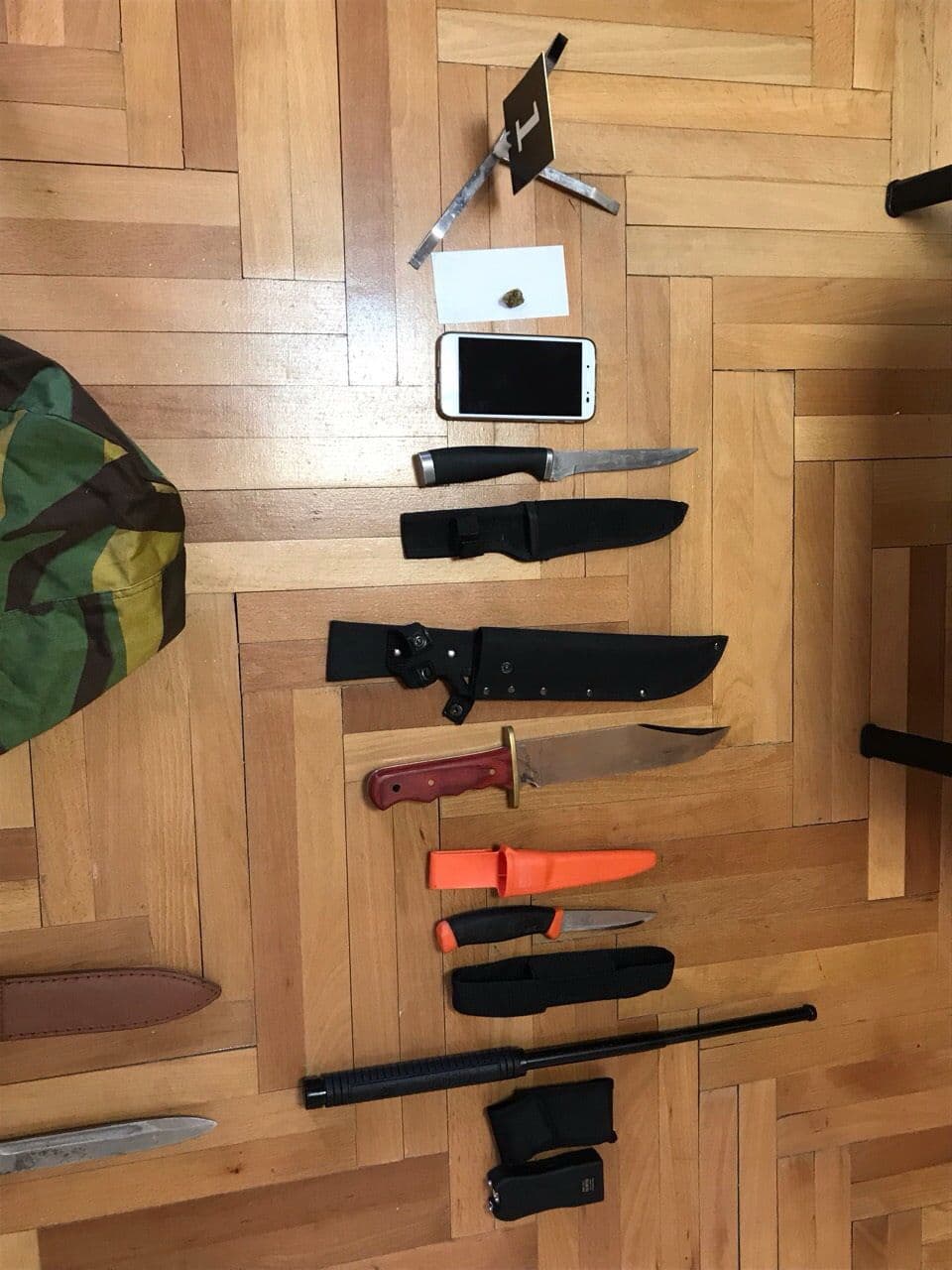 U pretresima na četiri lokacije oduzeti vozila, droga, hladno oružje U pretresima na četiri lokacije oduzeti vozila, droga, hladno oružje