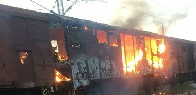 Požar na željezničkoj stanici: Izgorjeli vagoni Požar na željezničkoj stanici: Izgorjeli vagoni