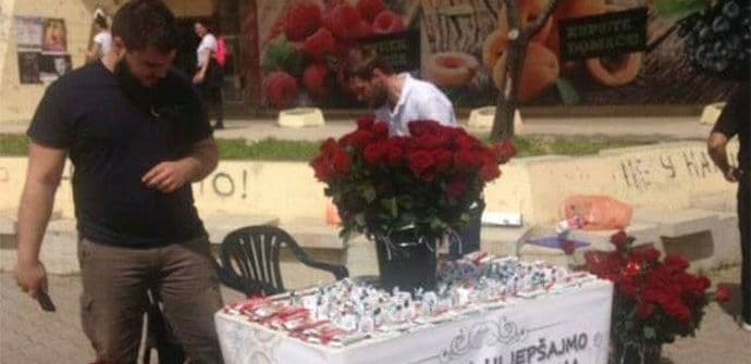 BAR: Bez povoda dijelili ruže, parfeme i slatkiše BAR: Bez povoda dijelili ruže, parfeme i slatkiše